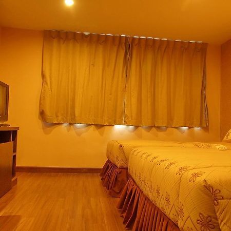 499 호텔 라차다피섹 방콕 외부 사진